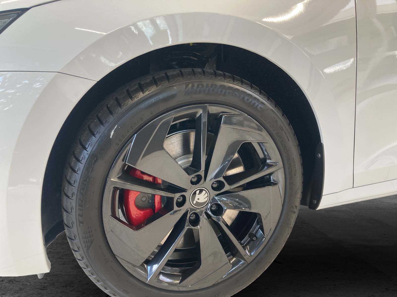 Fahrzeugabbildung SKODA Octavia Combi RS 2.0 TSI 195 kW DSG PANO AHZV DCC RS-LOUNGE