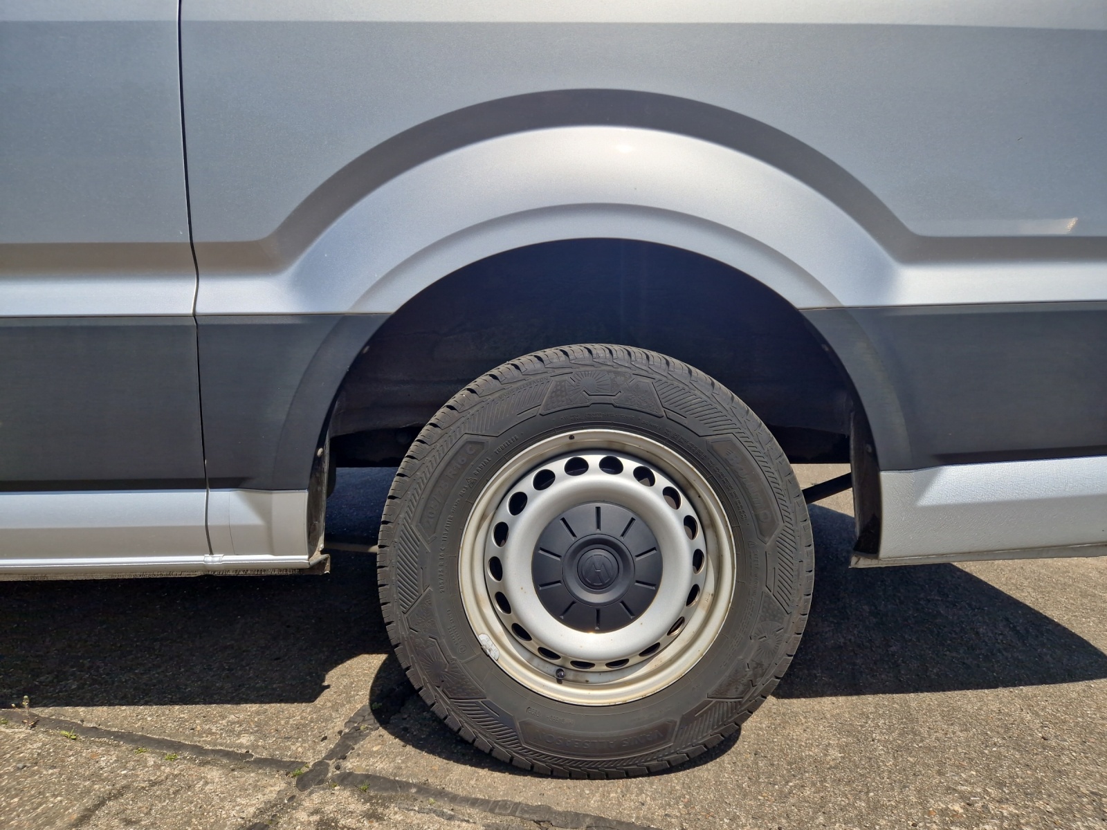 Fahrzeugabbildung Volkswagen Crafter Kasten 35 MR Klima PDC