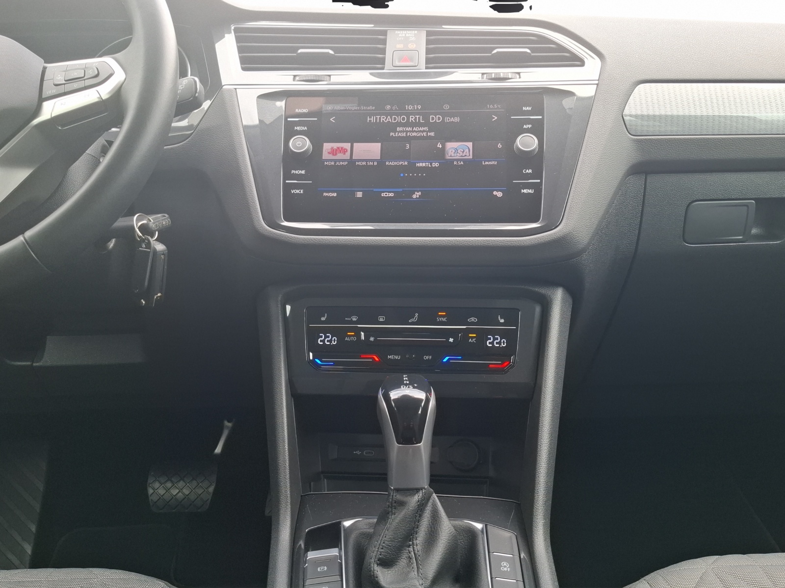 Fahrzeugabbildung Volkswagen Tiguan TSI Life DSG LED AHK Navi ACC RFK SH