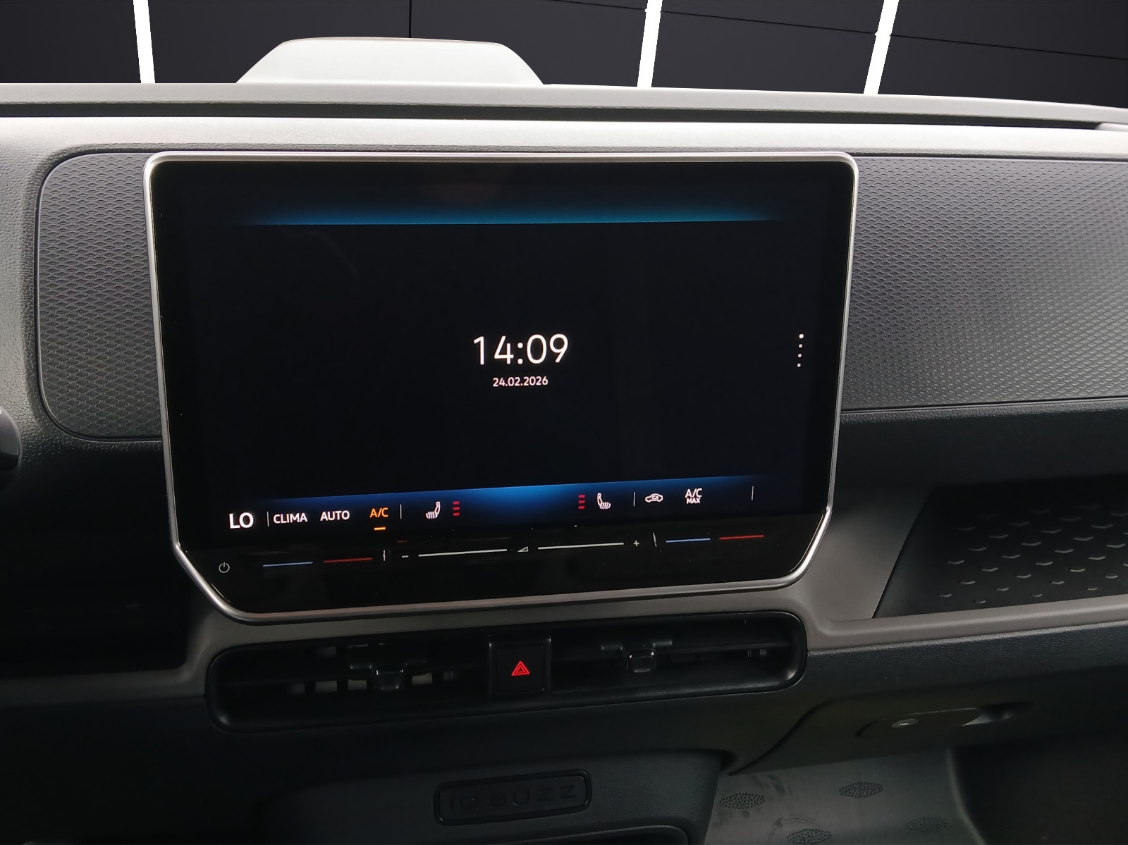 Fahrzeugabbildung Volkswagen ID.Buzz Cargo Pro LED AHK CarPlay RFK SH Holzboden