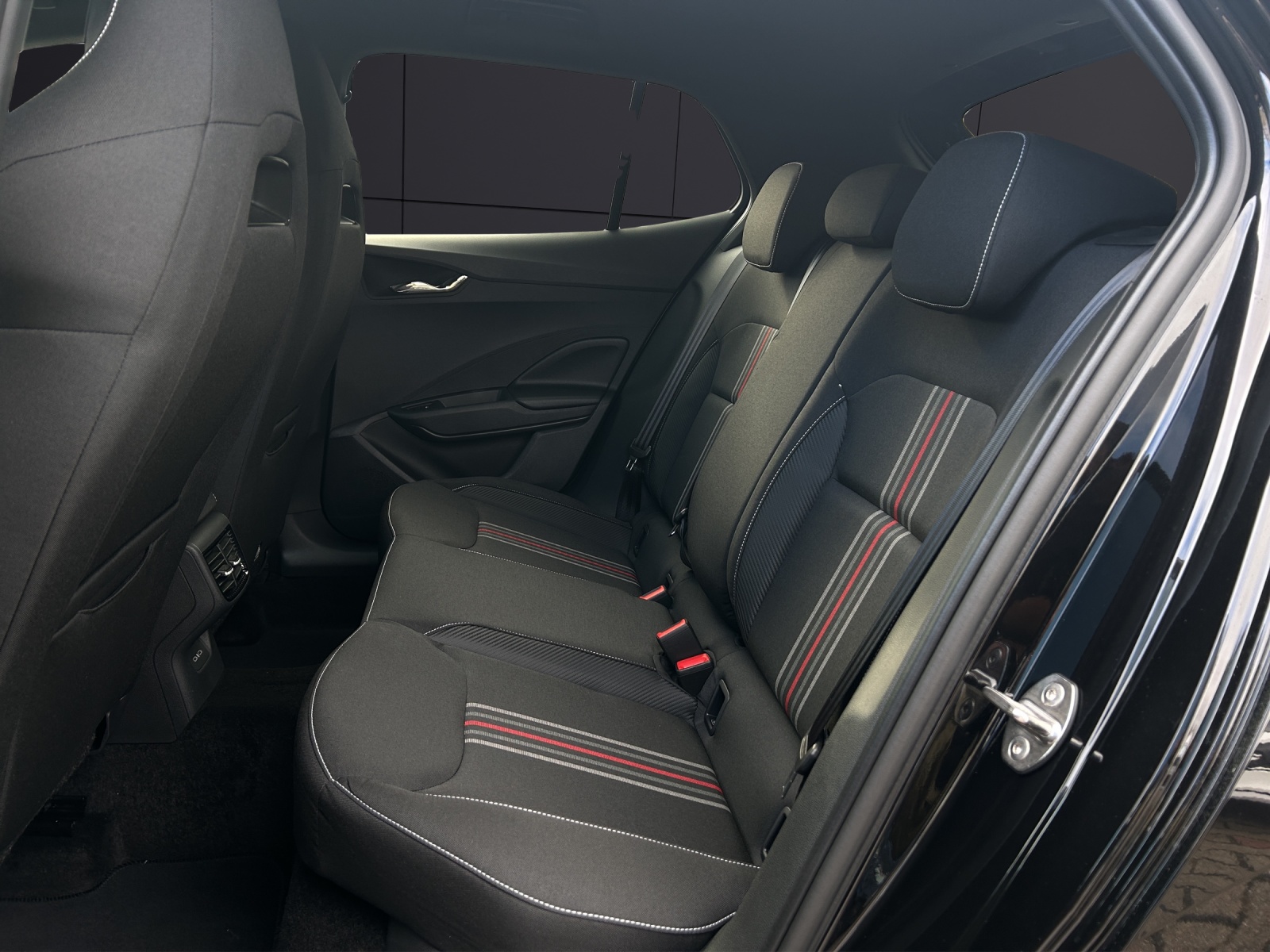 Fahrzeugabbildung SKODA FABIA 130 TSI DSG LED ACC RFK SPORTSITZE DSG LED ACC RFK