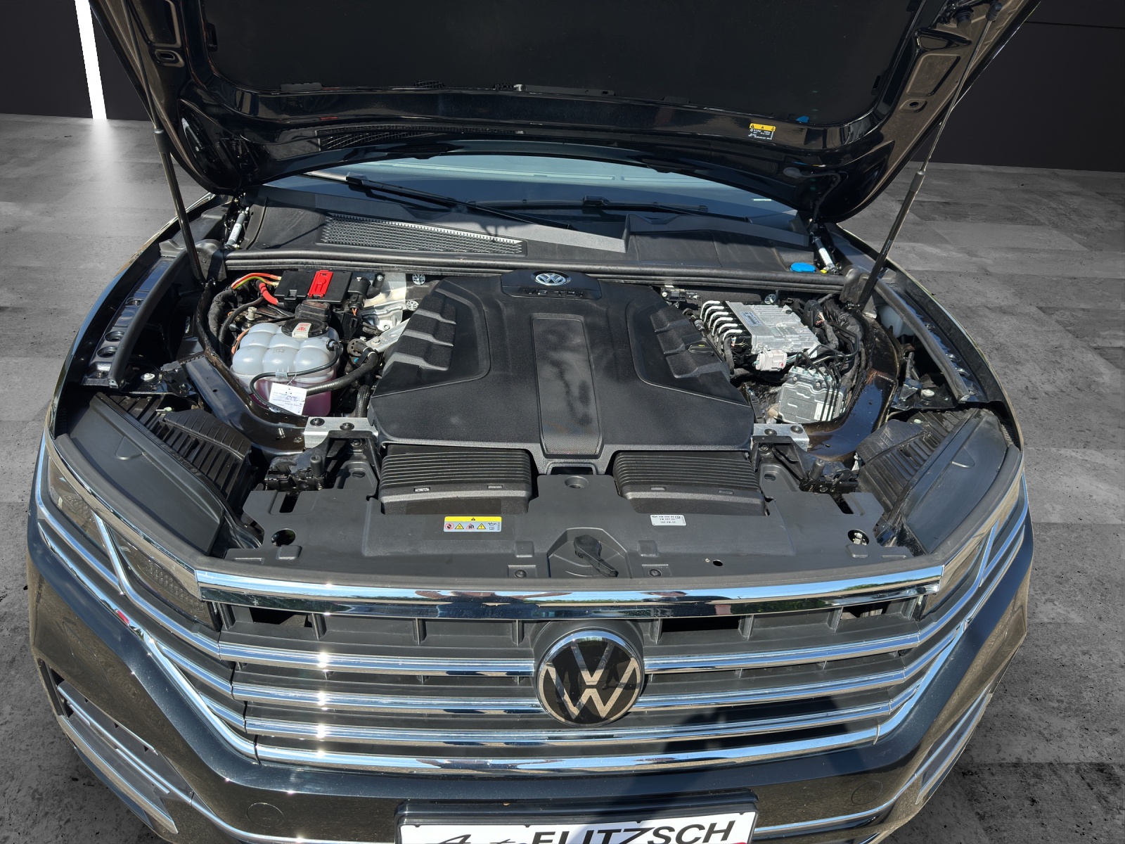 Fahrzeugabbildung Volkswagen Touareg Elegance TDI 4M MATRIX Luft AHK Standhzg RFK