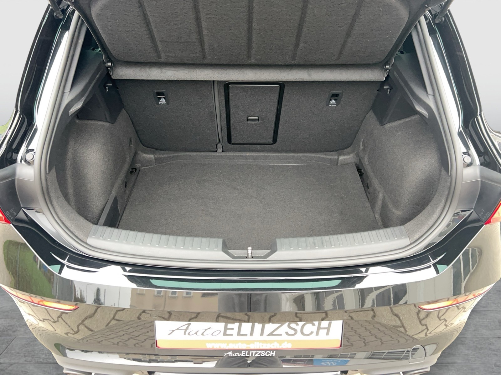 Fahrzeugabbildung CUPRA Leon TSI VZ DSG LED Navi RFK SHZ