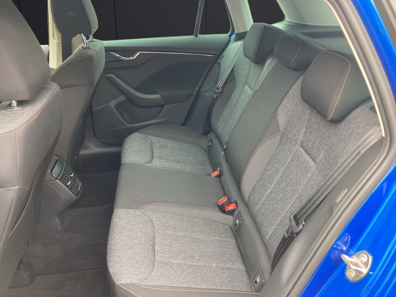 Fahrzeugabbildung SKODA Kamiq TSI Clever LED AHK Navi GRA RFK SH