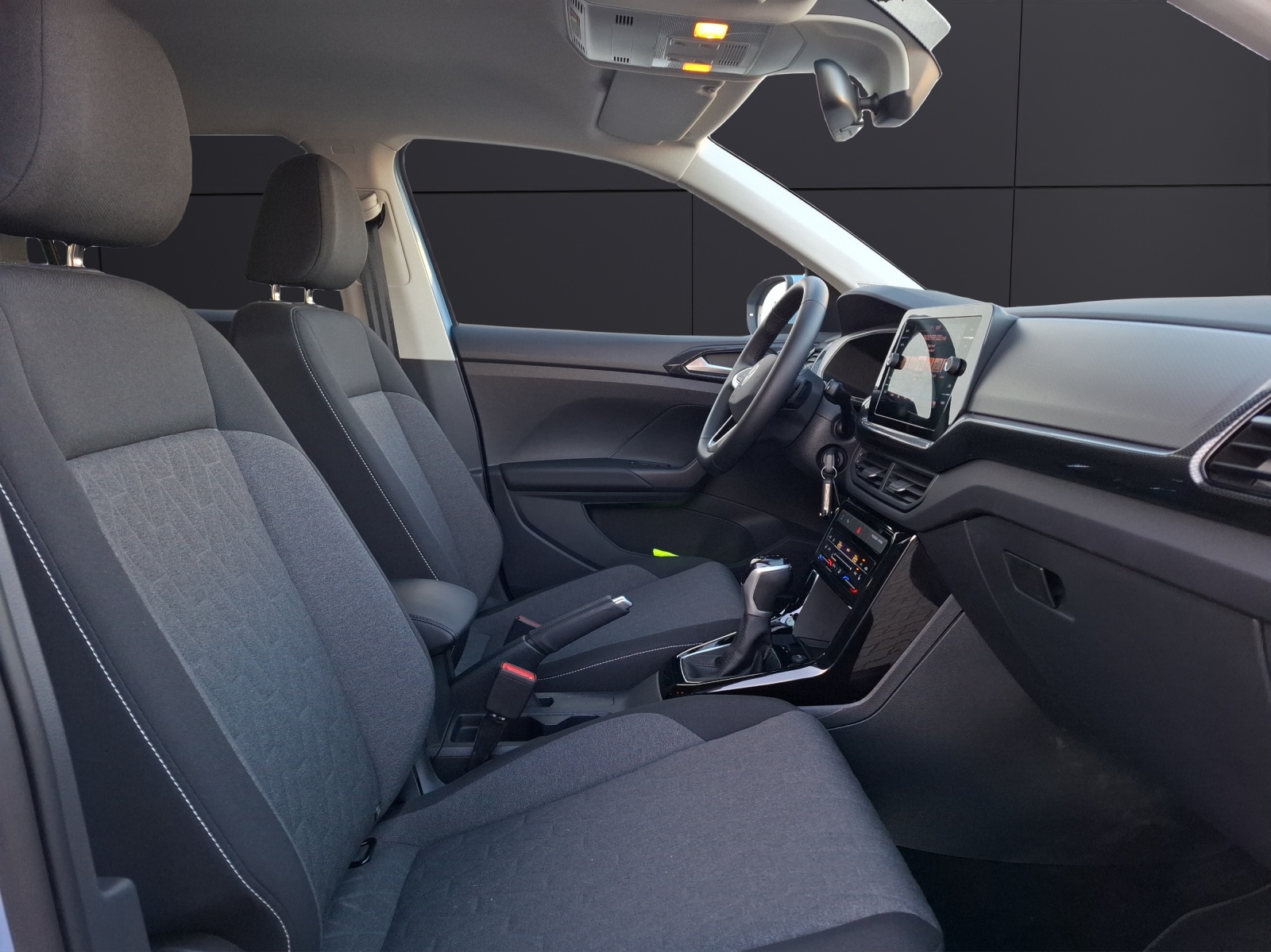 Fahrzeugabbildung Volkswagen T-Cross TSI Life DSG LED AHK AID ACC RFK SH LM