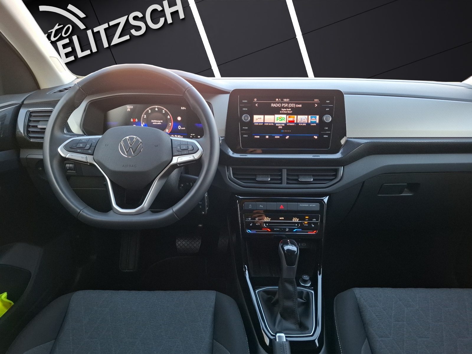 Fahrzeugabbildung Volkswagen T-Cross TSI Life DSG LED AHK AID ACC RFK SH LM