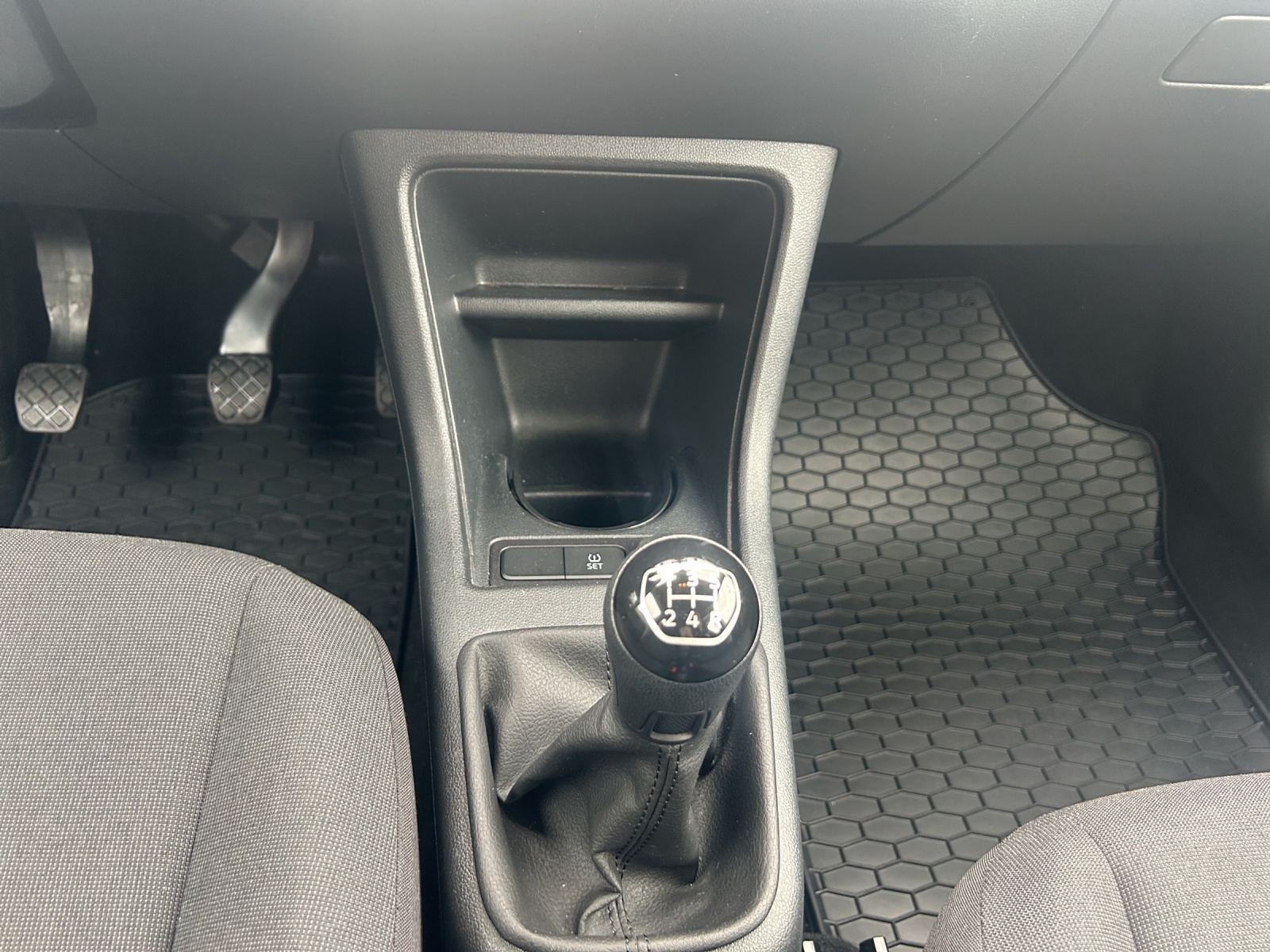 Fahrzeugabbildung Volkswagen up! 1.0 Klima RFK DAB SHZ Tempomat