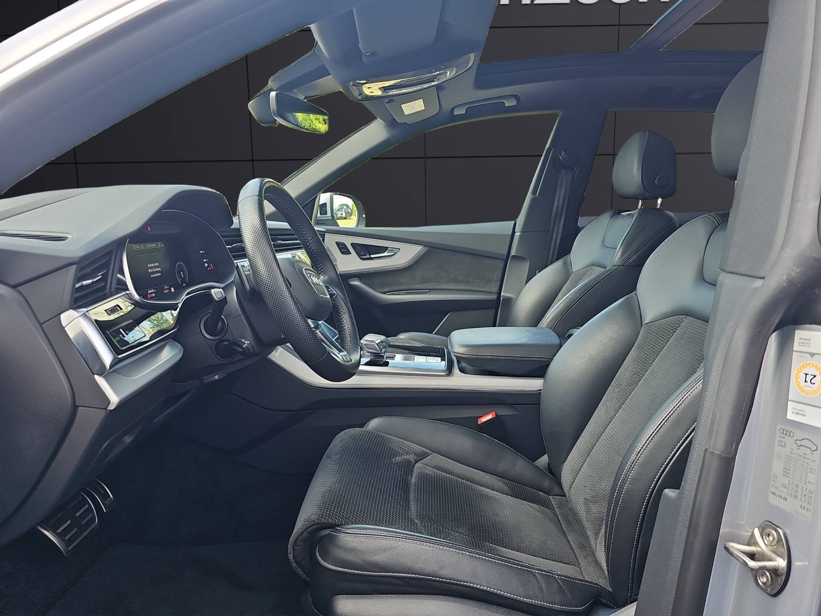 Fahrzeugabbildung Audi Q8 50 TDI Q S line MATRIX ACC 21