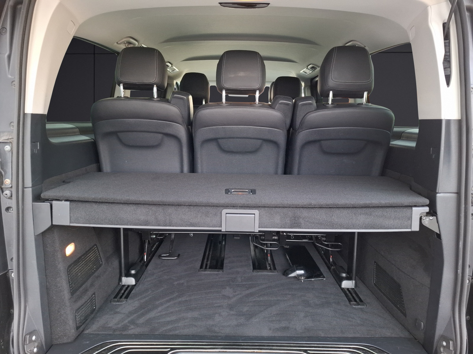 Fahrzeugabbildung Mercedes-Benz V 300 d AMG-Line 4Matic lang AHK 7-Si LED Navi 360°