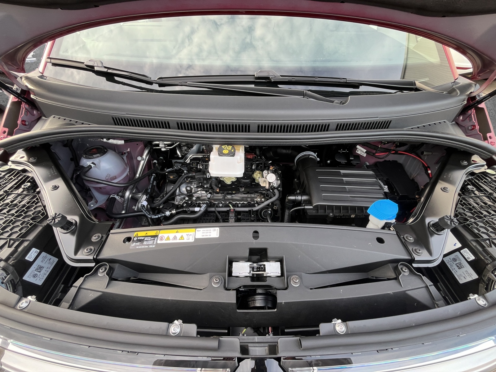 Fahrzeugabbildung Volkswagen T7 Multivan TSI Style LR 7- DSG AHK, KLIMA, NAVI, PANORAMA, DCC