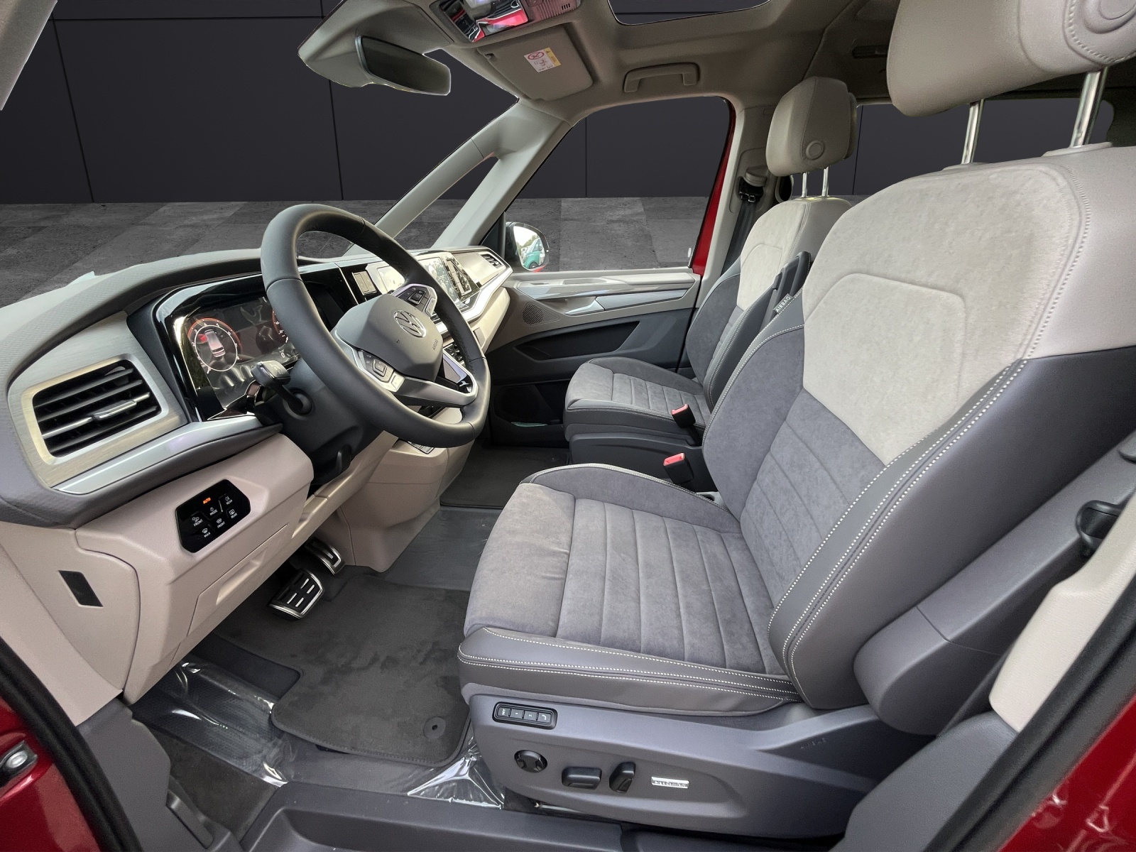 Fahrzeugabbildung Volkswagen T7 Multivan TSI Style LR 7- DSG AHK, KLIMA, NAVI, PANORAMA, DCC