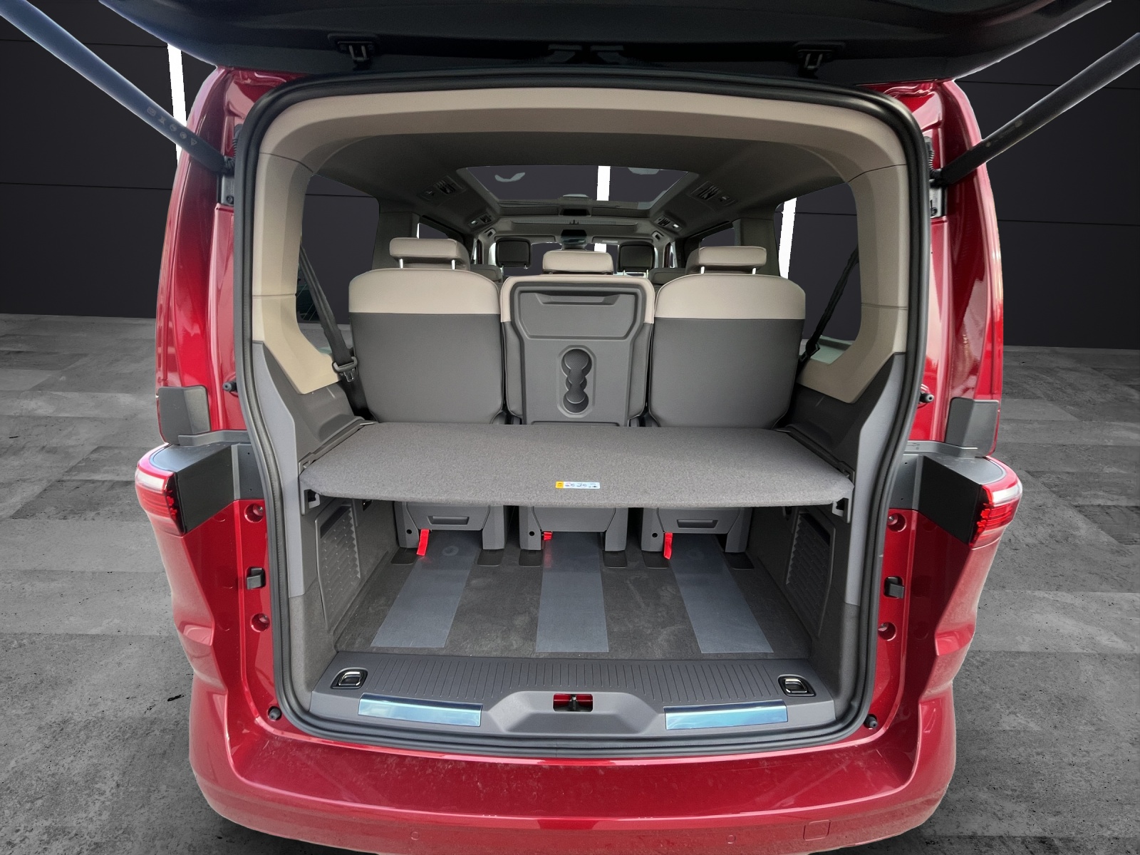 Fahrzeugabbildung Volkswagen T7 Multivan TSI Style LR 7- DSG AHK, KLIMA, NAVI, PANORAMA, DCC