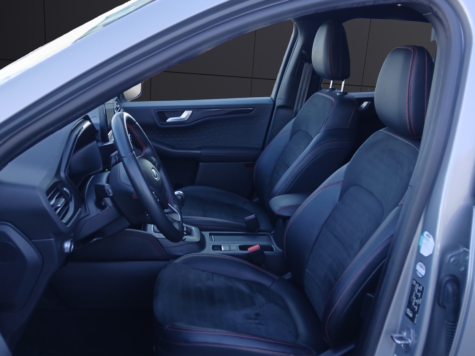 Fahrzeugabbildung Ford Kuga 2.0 EcoBlue Hybrid ST-Line X LED AHK Navi HUD
