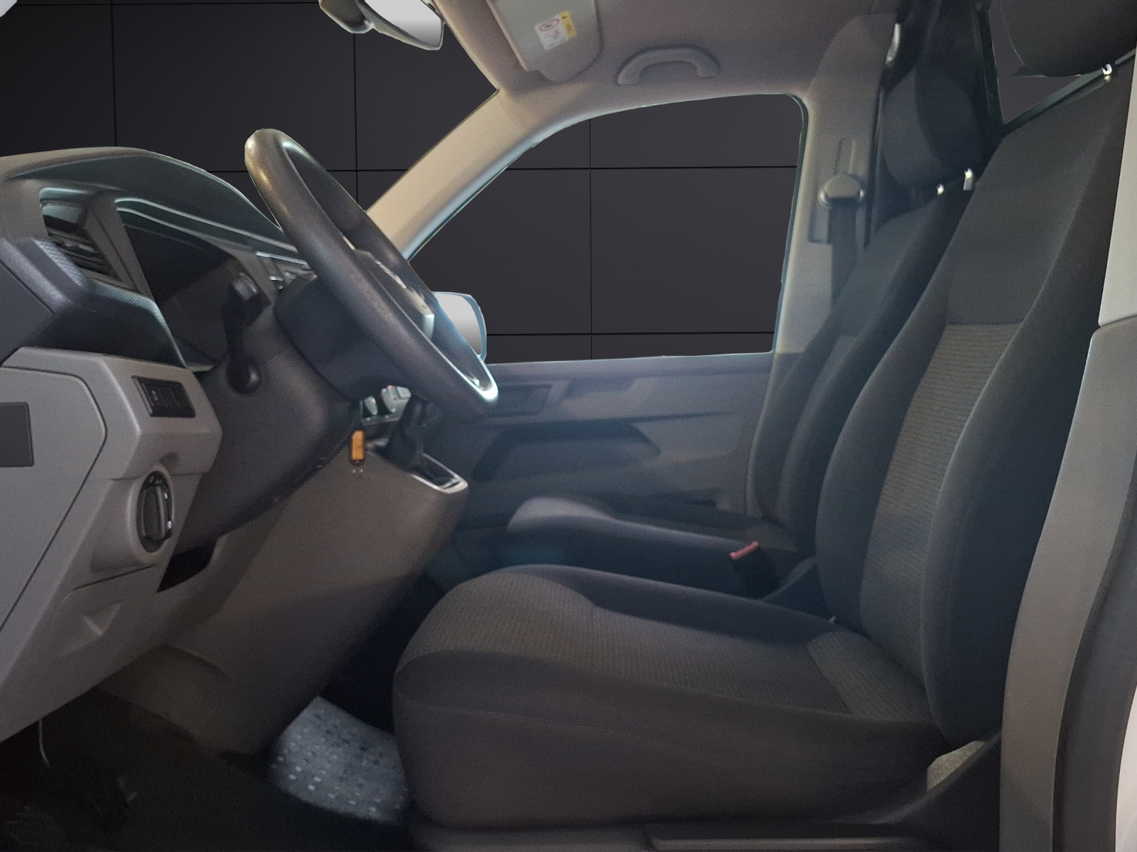 Fahrzeugabbildung Volkswagen T6 Transporter T6.1 TDI Kasten 4M AHK Klima Holzboden Trennwand AHK Klima