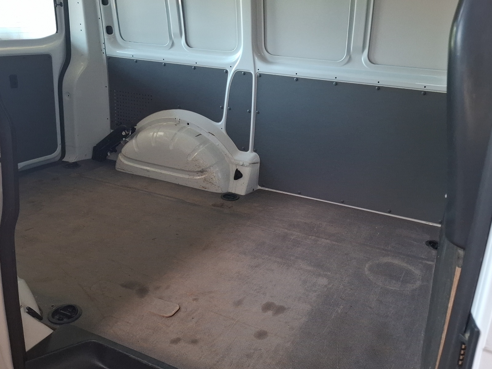 Fahrzeugabbildung Volkswagen T6 Transporter T6.1 TDI Kasten 4M AHK Klima Holzboden Trennwand AHK Klima