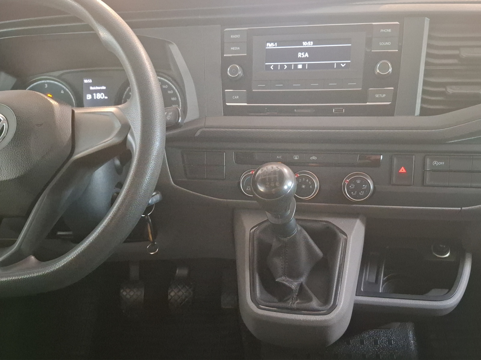 Fahrzeugabbildung Volkswagen T6 Transporter T6.1 TDI Kasten 4M AHK Klima Holzboden Trennwand AHK Klima