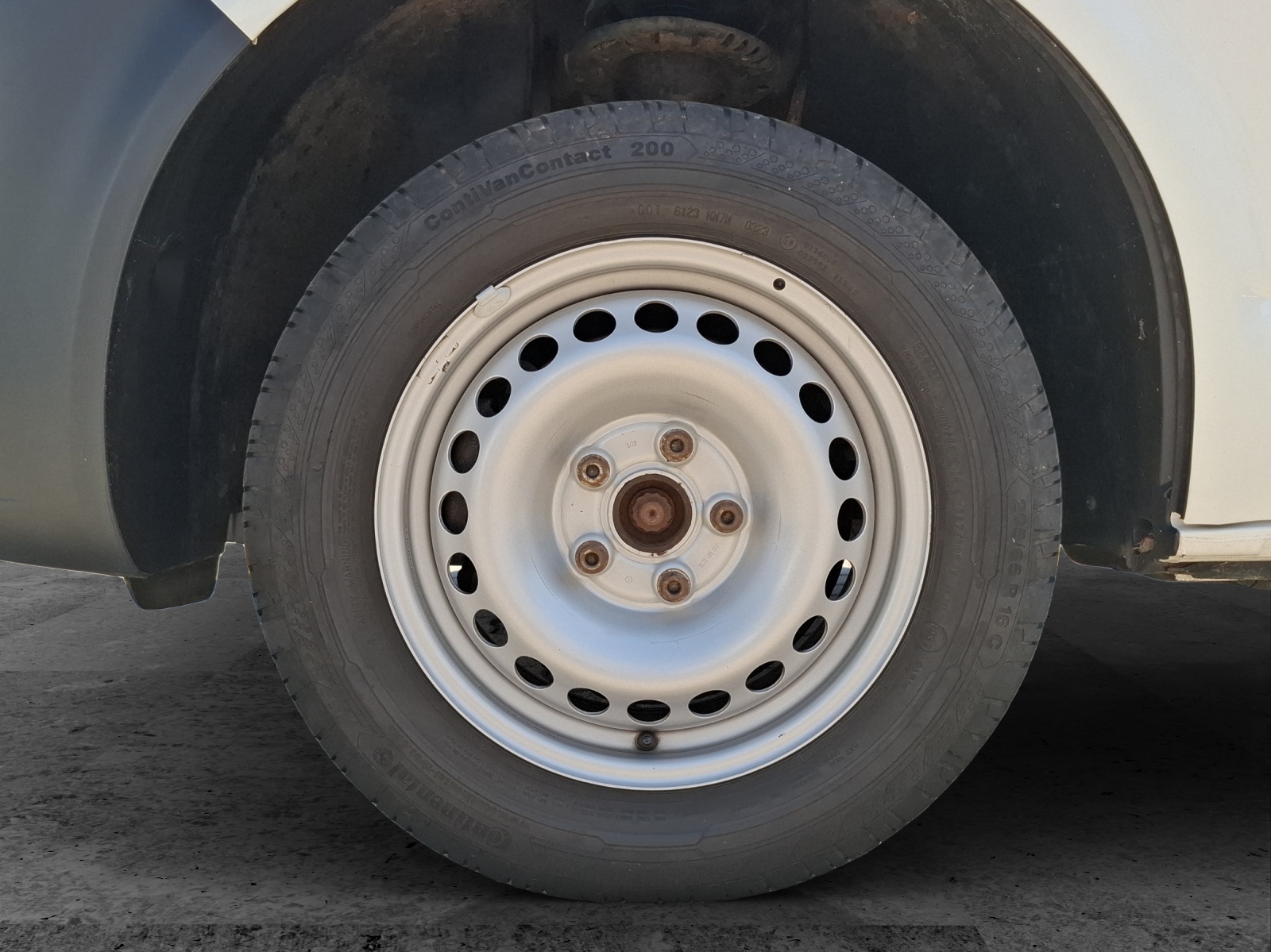 Fahrzeugabbildung Volkswagen T6 Transporter T6.1 TDI Kasten 4M AHK Klima Holzboden Trennwand AHK Klima