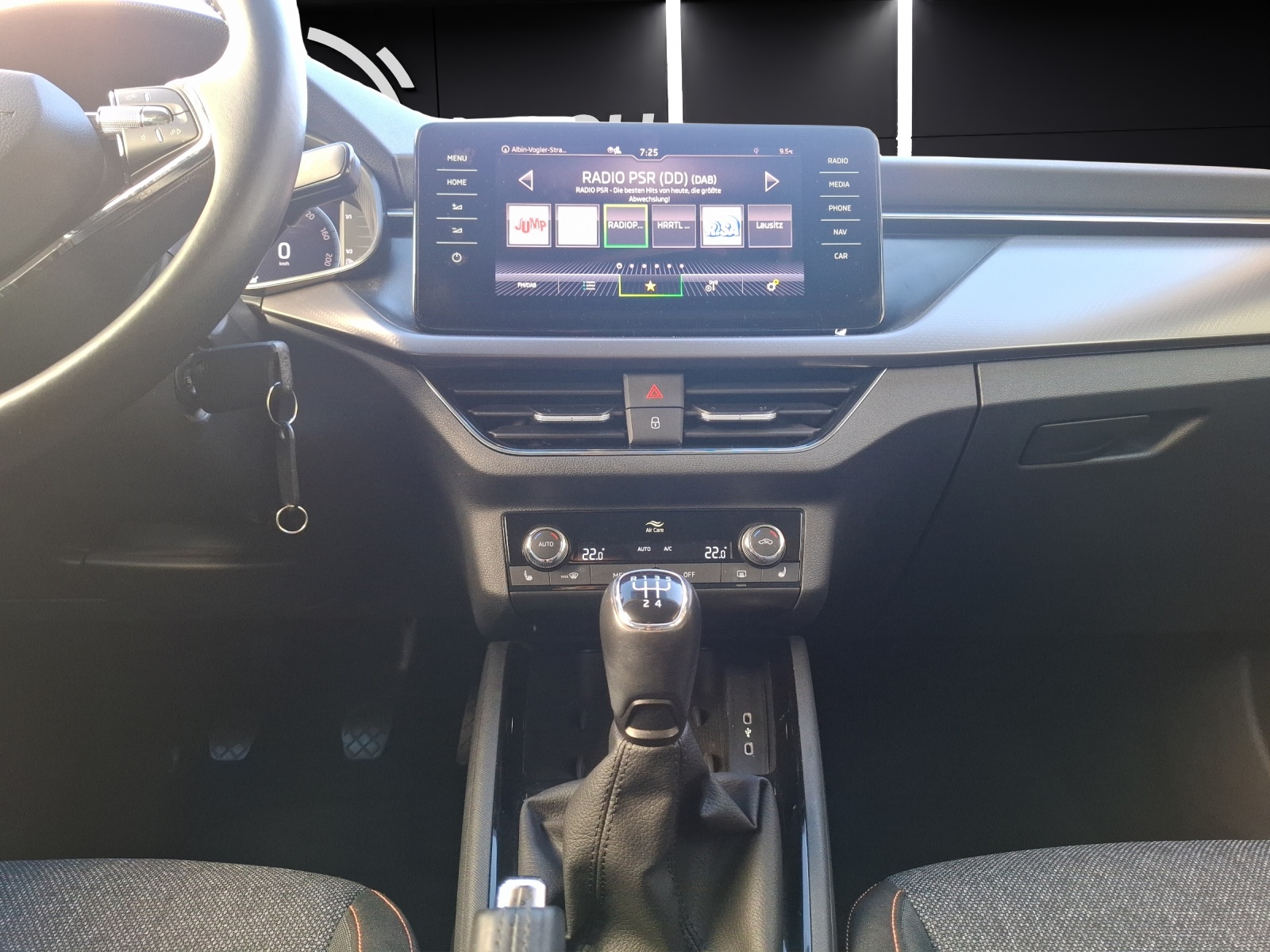 Fahrzeugabbildung SKODA Kamiq TSI Clever LED Navi VC GRA PDC SH LM