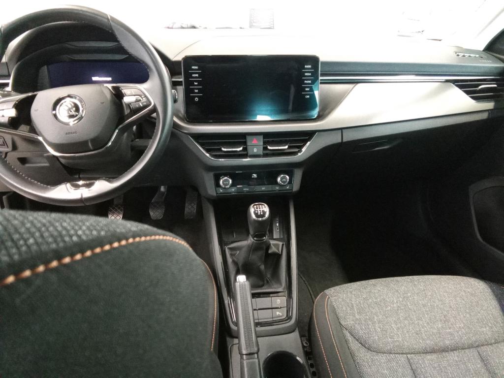 Fahrzeugabbildung SKODA Kamiq TSI Clever LED Navi VC GRA PDC SH LM