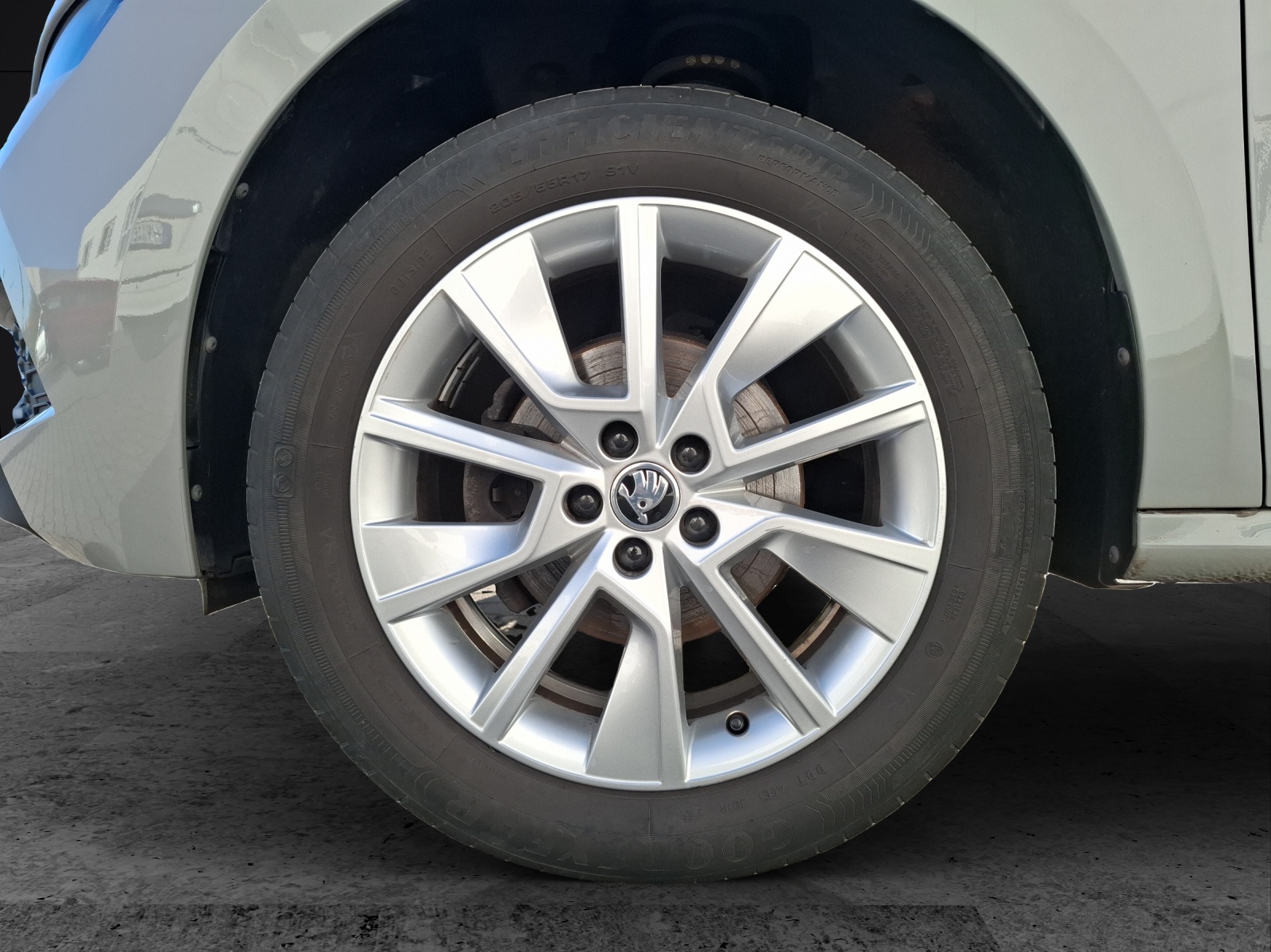 Fahrzeugabbildung SKODA Kamiq TSI Clever LED Navi VC GRA PDC SH LM