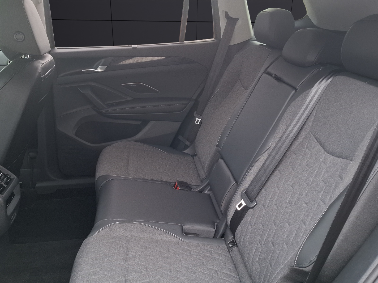 Fahrzeugabbildung Volkswagen Tayron eTSI Life DSG LED AHK Navi AID ACC RFK Harman SHZ