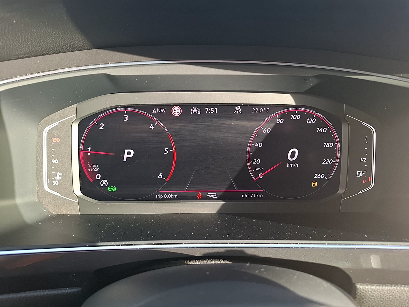 Fahrzeugabbildung Volkswagen Tiguan Allspace TDI R-Line DSG 4M Matrix AHK Navi AID Pano ACC Park-Assist SH 20