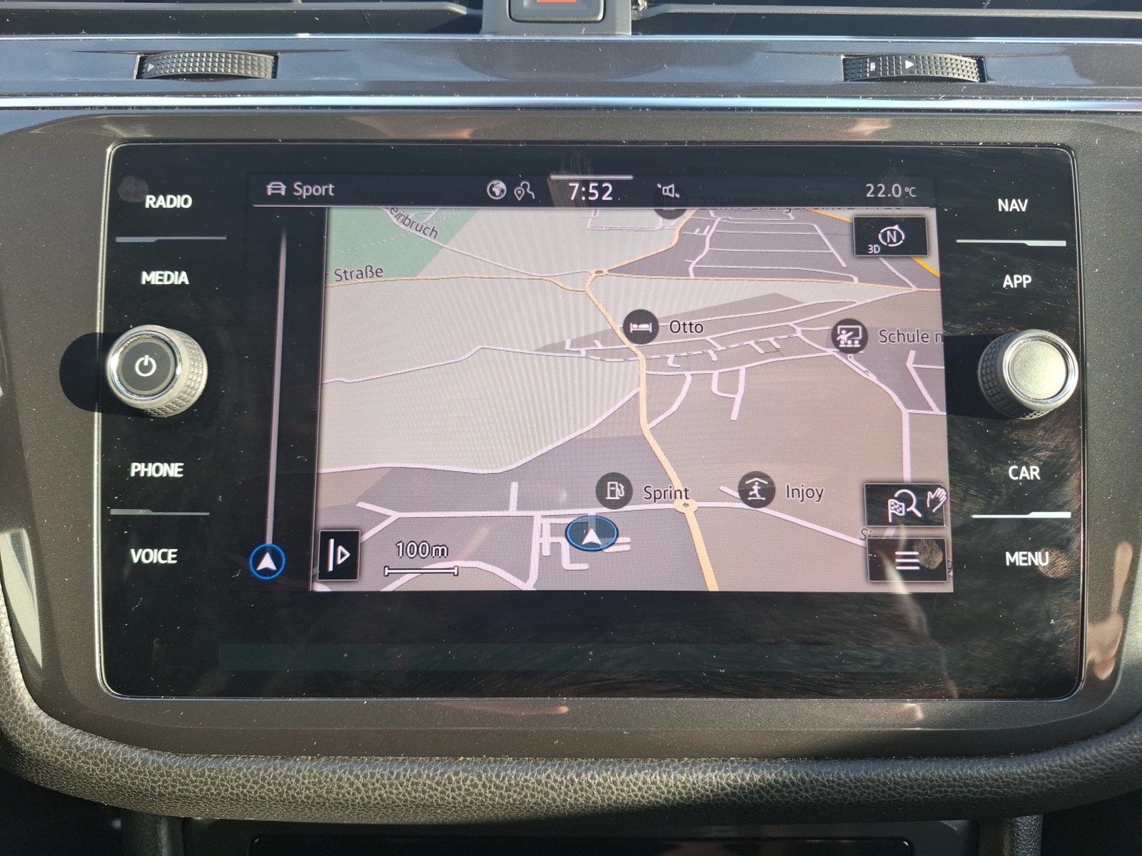 Fahrzeugabbildung Volkswagen Tiguan Allspace TDI R-Line DSG 4M Matrix AHK Navi AID Pano ACC Park-Assist SH 20
