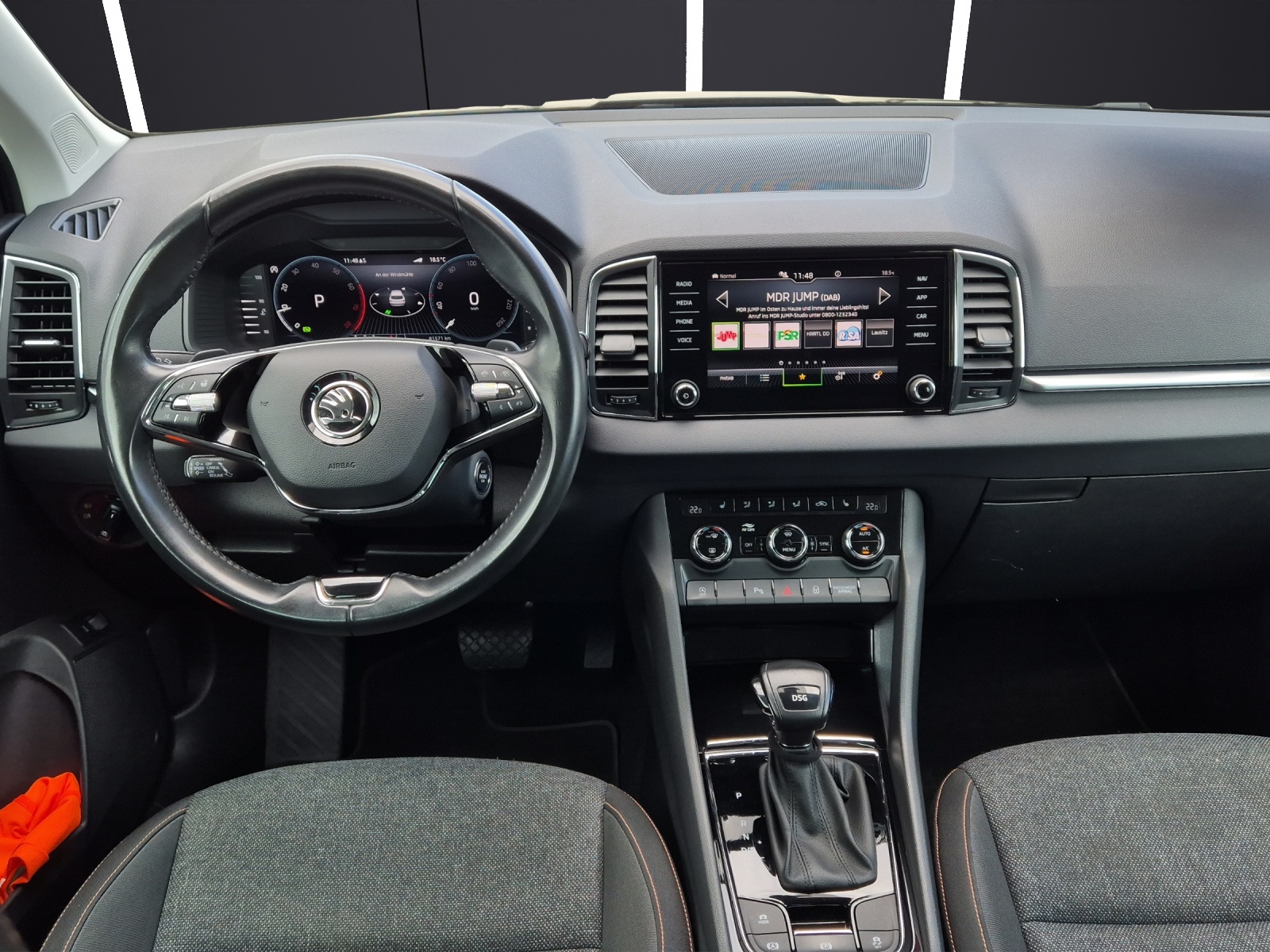 Fahrzeugabbildung SKODA Karoq TSI Clever DSG LED AHK Navi VC ACC RFK SH 18