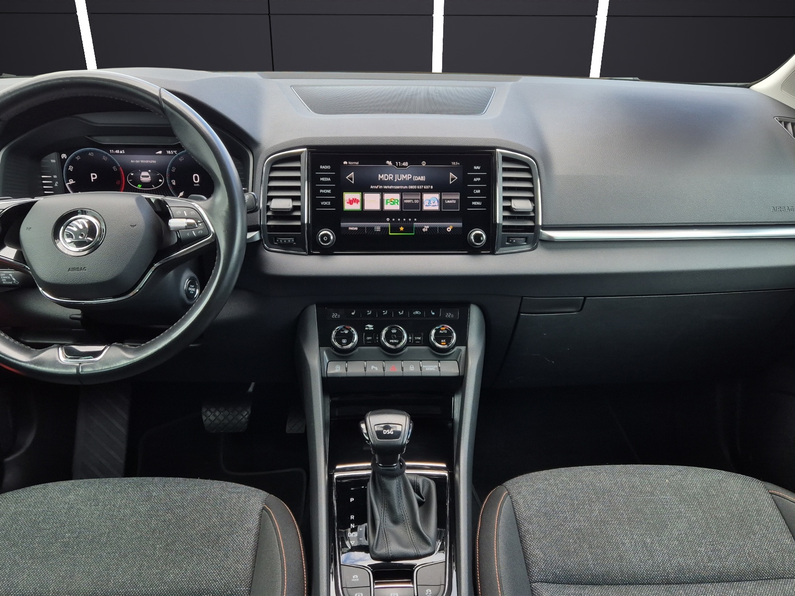 Fahrzeugabbildung SKODA Karoq TSI Clever DSG LED AHK Navi VC ACC RFK SH 18