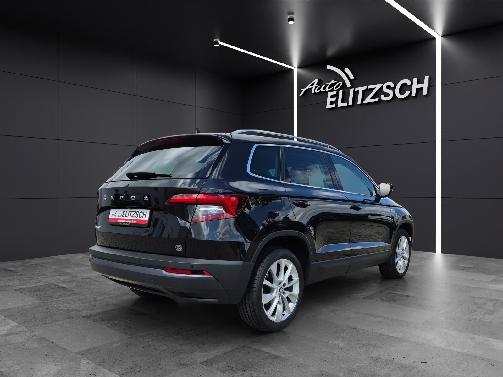Fahrzeugabbildung SKODA Karoq TSI Clever DSG LED AHK Navi VC ACC RFK SH 18