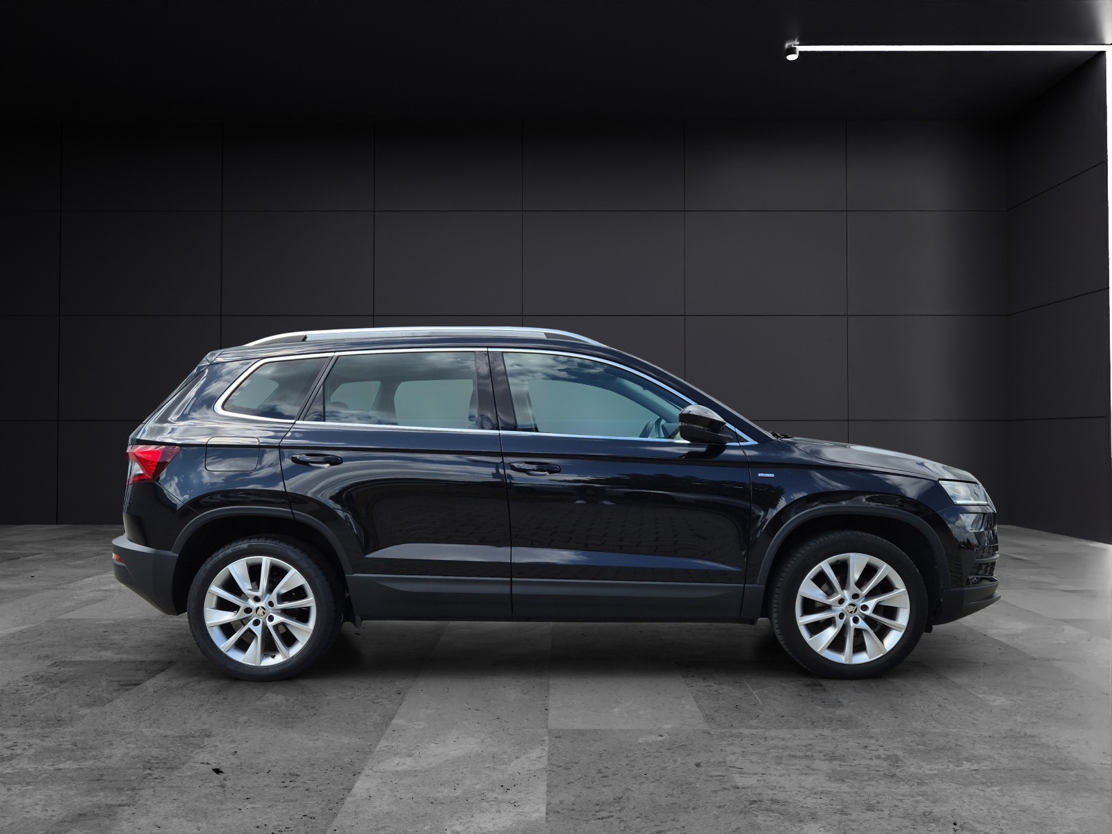 Fahrzeugabbildung SKODA Karoq TSI Clever DSG LED AHK Navi VC ACC RFK SH 18