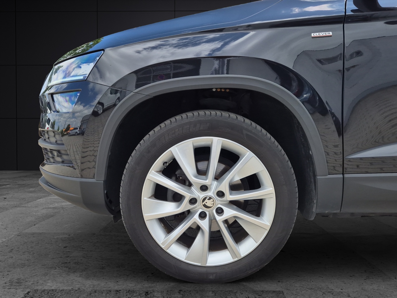 Fahrzeugabbildung SKODA Karoq TSI Clever DSG LED AHK Navi VC ACC RFK SH 18