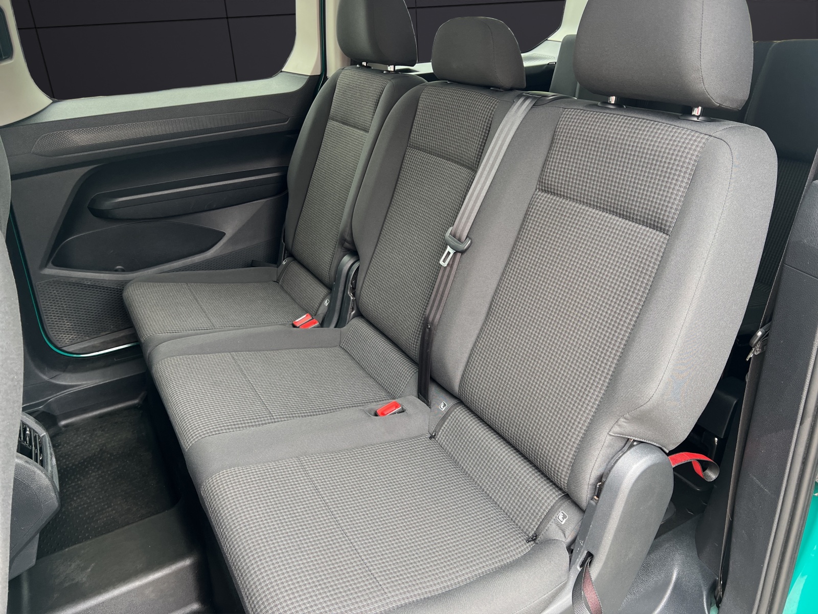 Fahrzeugabbildung Volkswagen Caddy Kombi TDI Maxi Basis 7-Si AHK GRA PDC