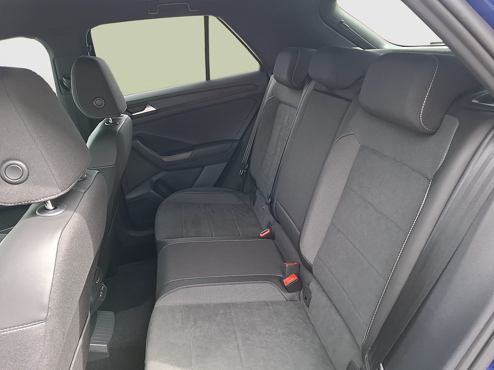 Fahrzeugabbildung Volkswagen T-Roc TSI R-Line DSG Matrix Navi AID ACC Park-Assist SH
