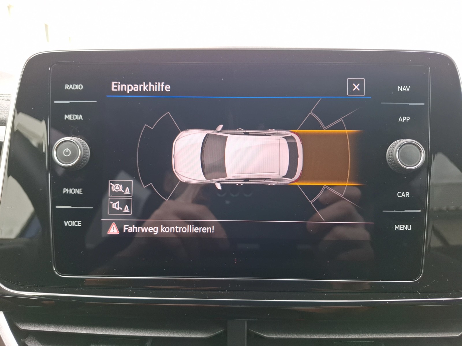 Fahrzeugabbildung Volkswagen T-Roc TSI R-Line DSG Matrix Navi AID ACC Park-Assist SH