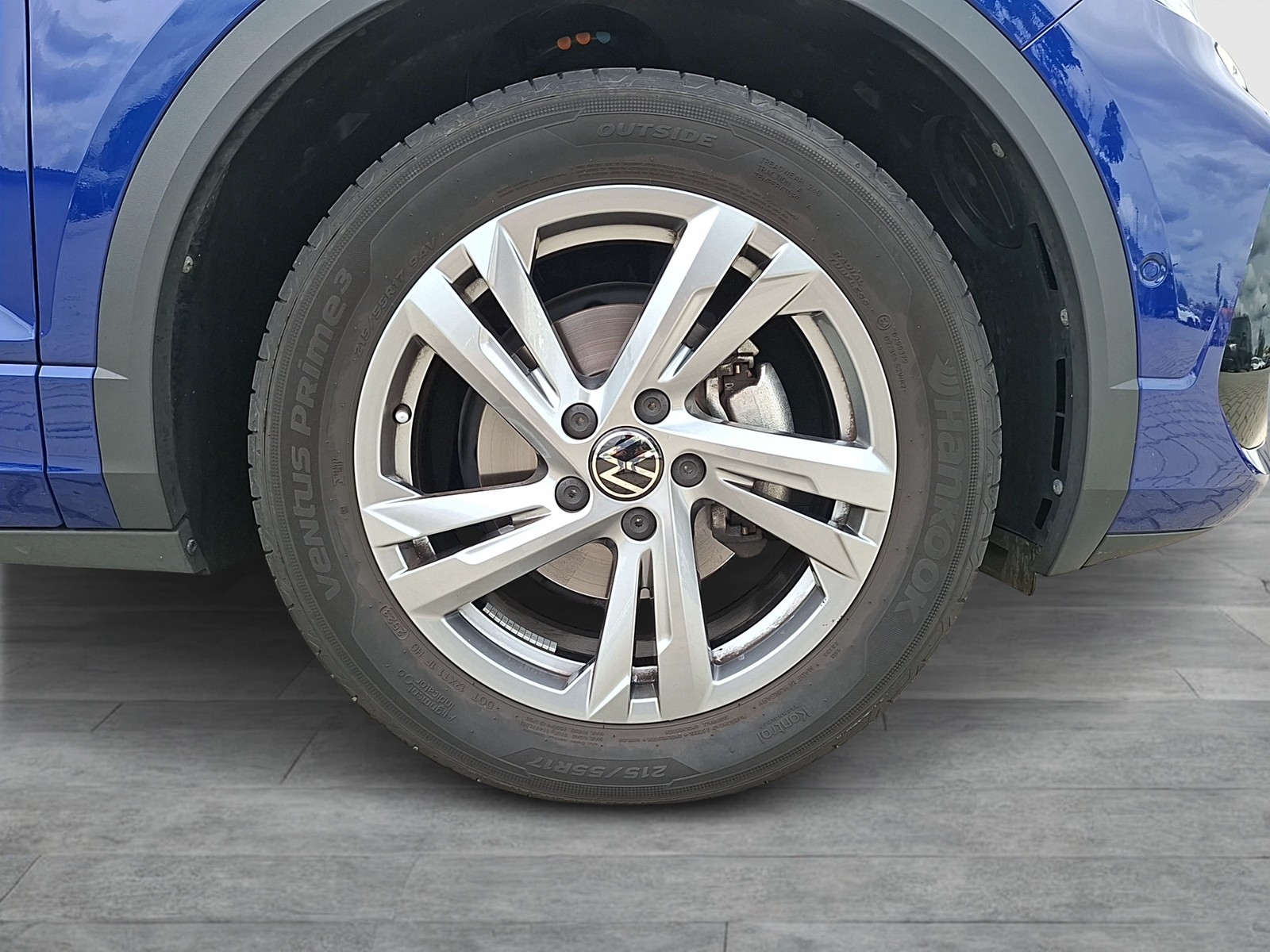 Fahrzeugabbildung Volkswagen T-Roc TSI R-Line DSG Matrix Navi AID ACC Park-Assist SH