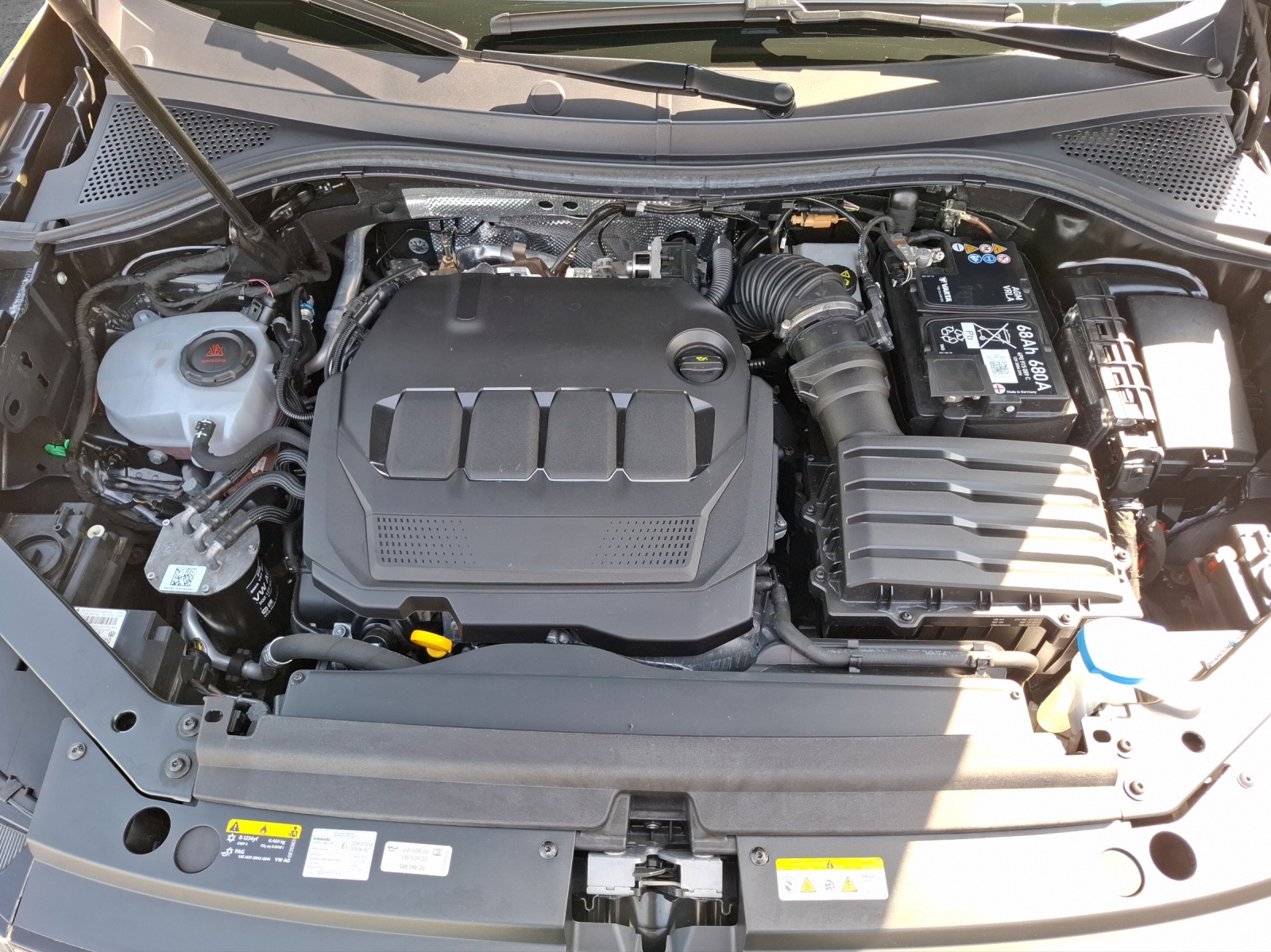 Fahrzeugabbildung Volkswagen Tiguan TDI R-Line DSG STH AHK LED AID ACC RFK 20