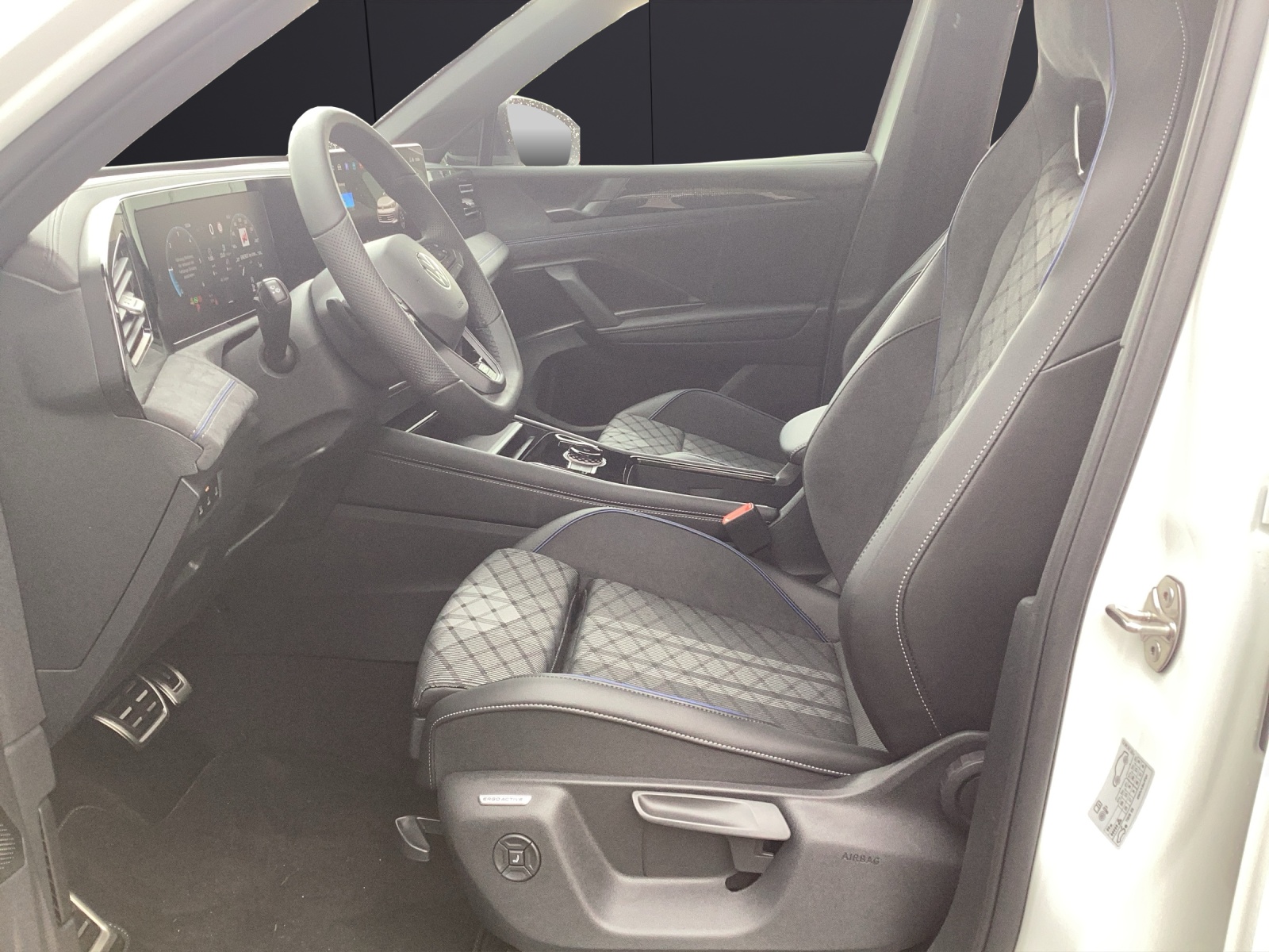 Fahrzeugabbildung Volkswagen Tiguan R-Line TDI AHZV LED+ KESSY AreaView
