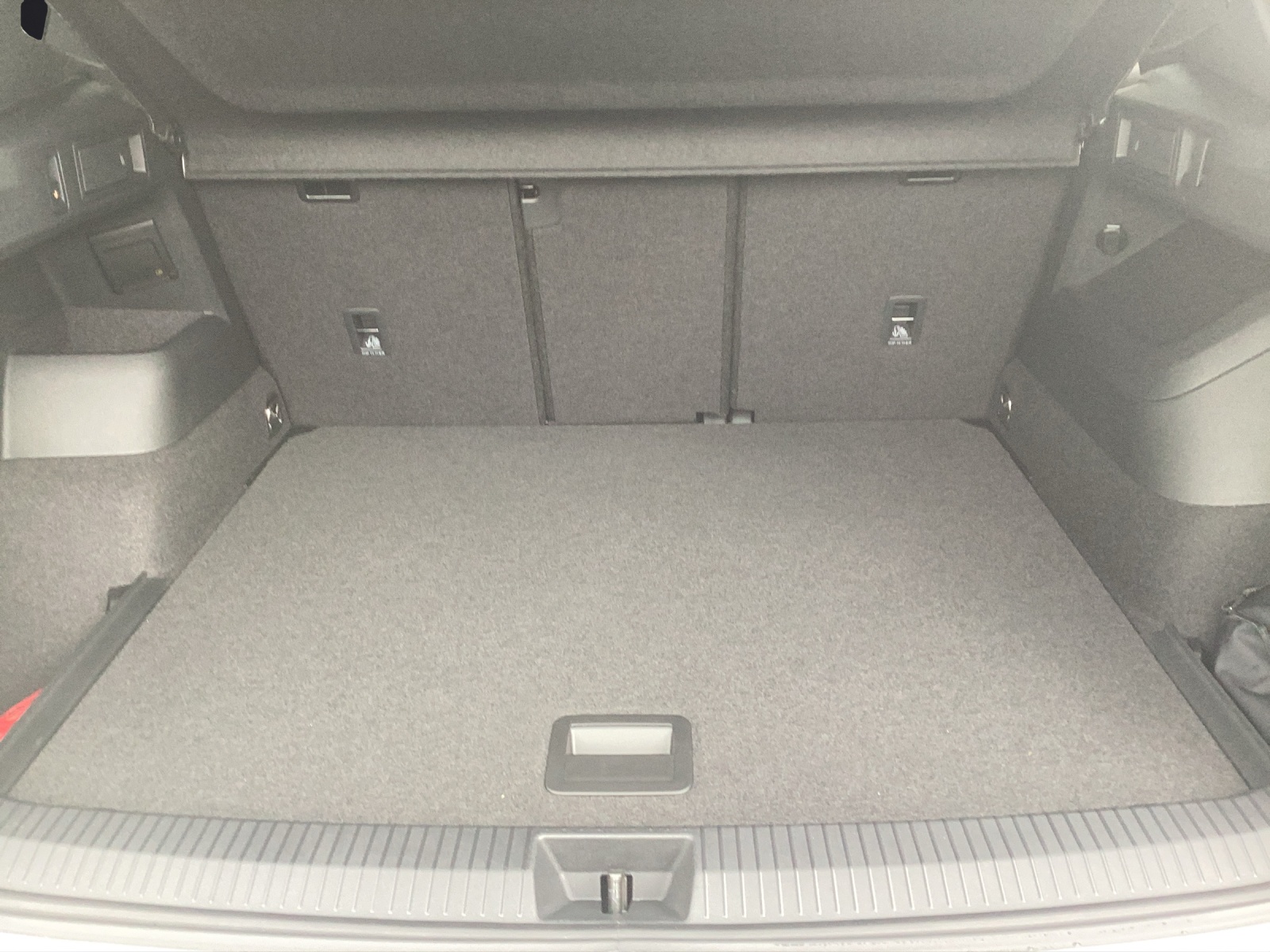 Fahrzeugabbildung Volkswagen Tiguan R-Line TDI AHZV LED+ KESSY AreaView