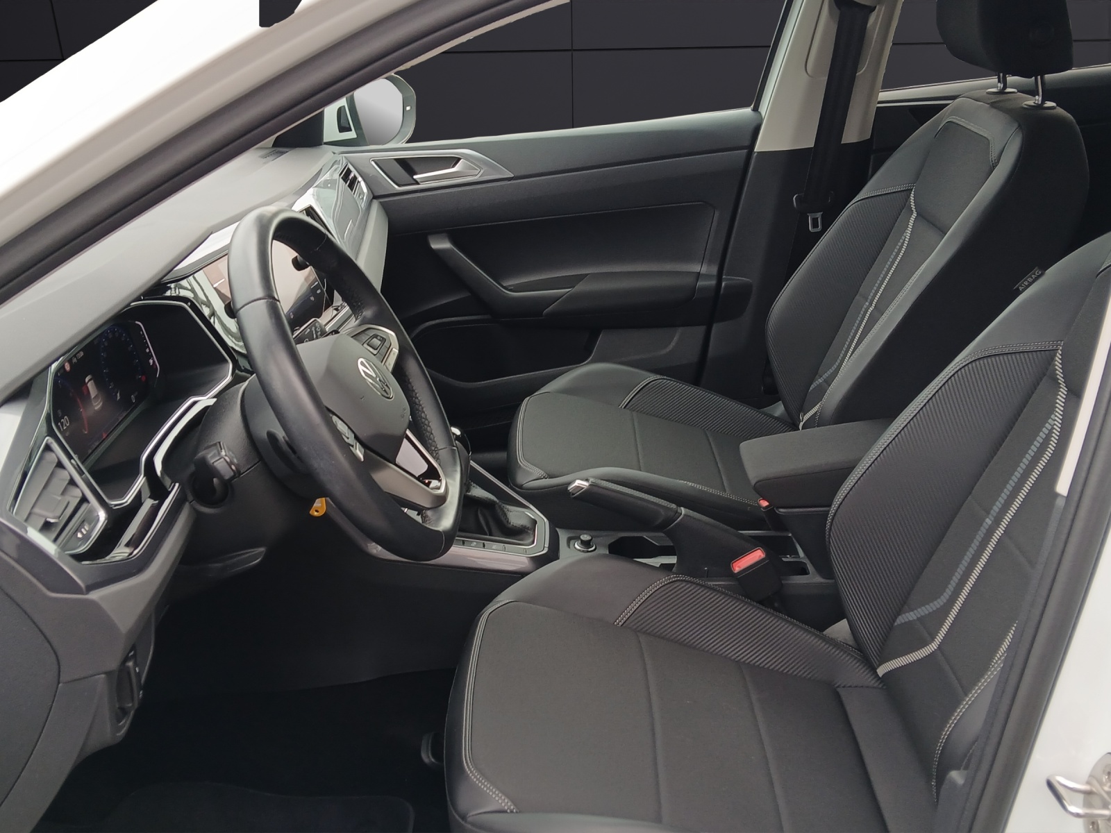 Fahrzeugabbildung Volkswagen Taigo TSI Style DSG Matrix Navi ACC AID SHZ Park-Assist 17