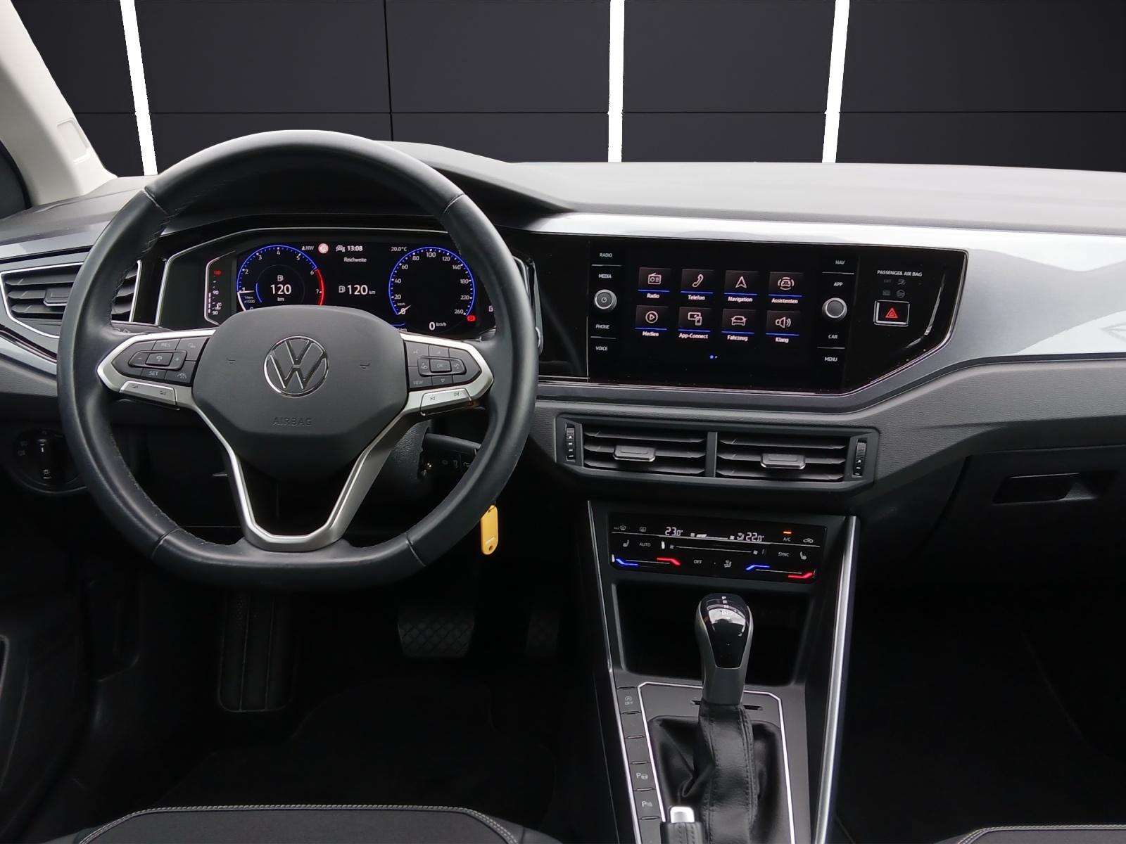 Fahrzeugabbildung Volkswagen Taigo TSI Style DSG Matrix Navi ACC AID SHZ Park-Assist 17