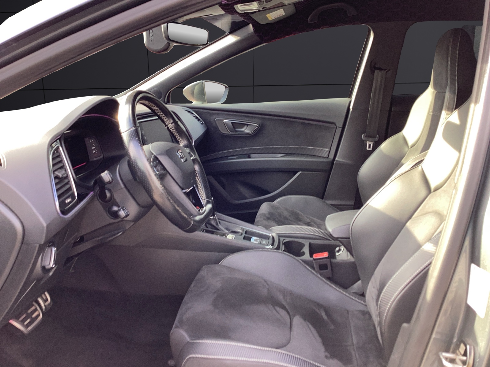 Fahrzeugabbildung SEAT Leon ST Cupra 300 4Drive VOLLFOLIERT AGA BEATS