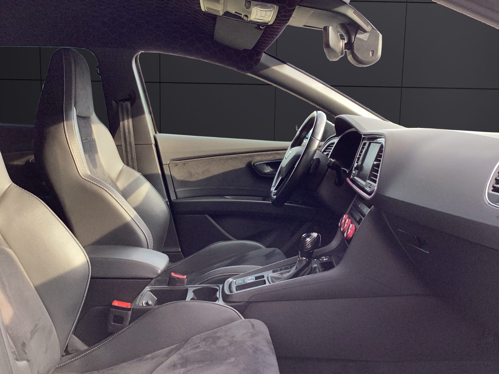 Fahrzeugabbildung SEAT Leon ST Cupra 300 4Drive VOLLFOLIERT AGA BEATS