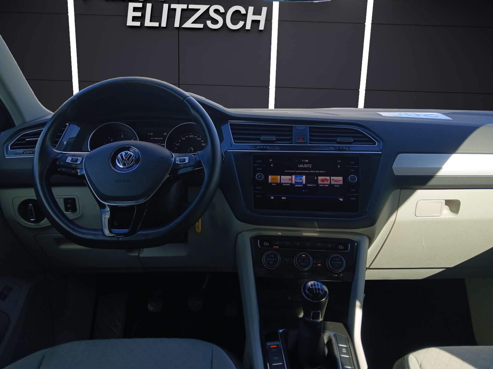 Fahrzeugabbildung Volkswagen Tiguan TDI Comfortline LED AHK Navi HUD ACC PDC SH LM