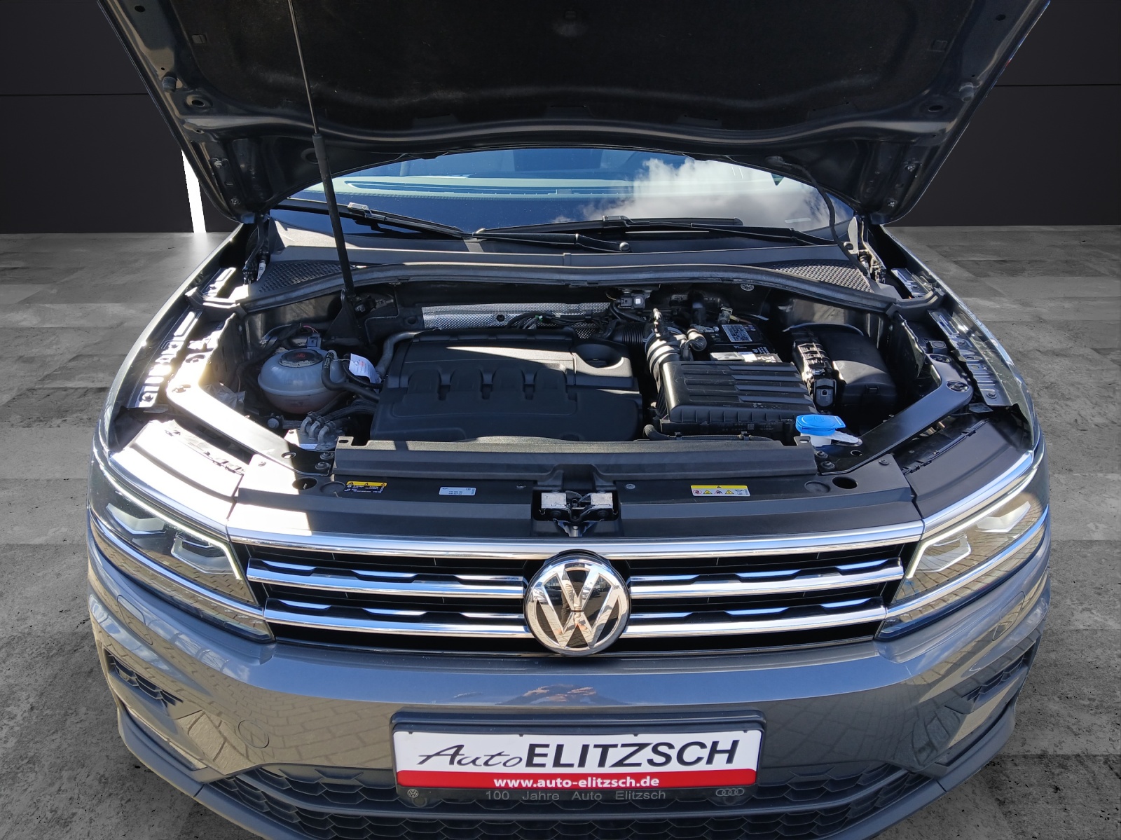 Fahrzeugabbildung Volkswagen Tiguan TDI Comfortline LED AHK Navi HUD ACC PDC SH LM