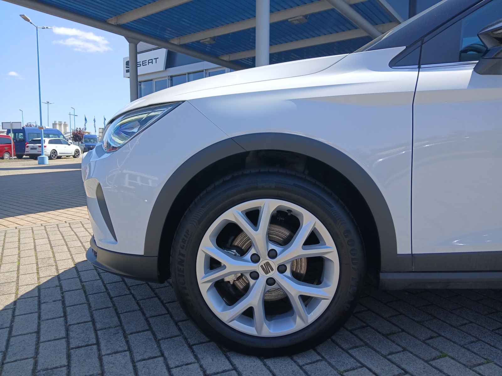 Fahrzeugabbildung SEAT Arona TSI FR-Line LED AID GRA PDC SHZ APP
