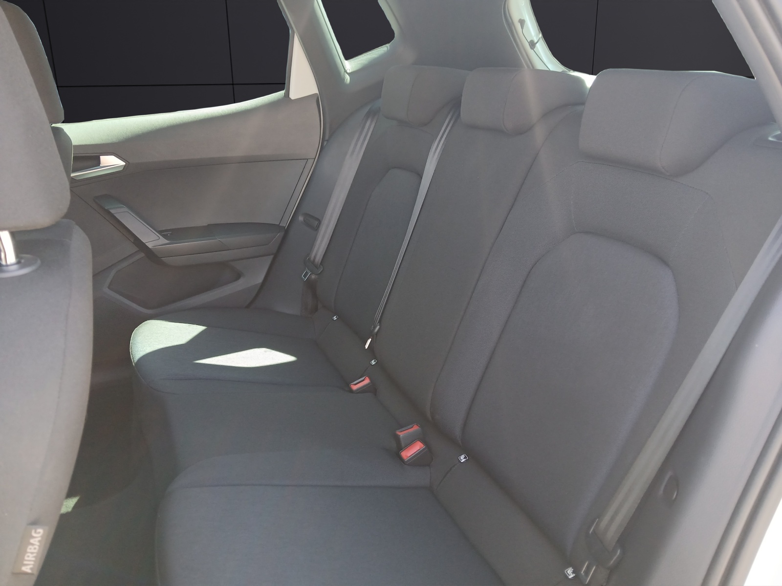Fahrzeugabbildung SEAT Arona TSI FR-Line LED AID GRA PDC SHZ APP