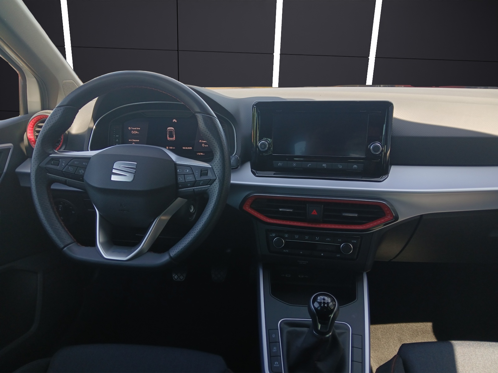 Fahrzeugabbildung SEAT Arona TSI FR-Line LED AID GRA PDC SHZ APP