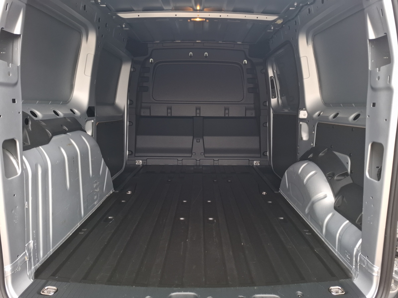 Fahrzeugabbildung Volkswagen Caddy Kasten Maxi TSI DSG STH Navi GRA PDC SH