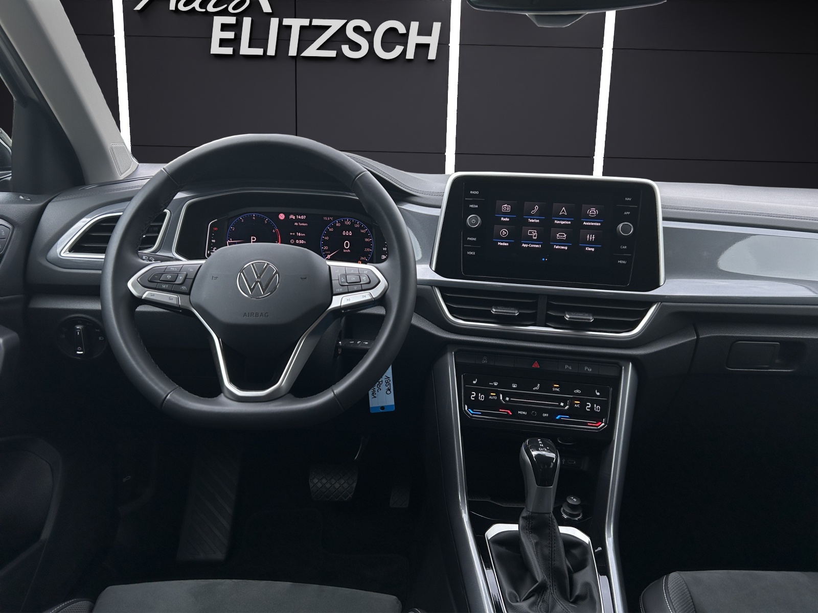 Fahrzeugabbildung Volkswagen T-Roc TSI Style DSG LEDplus CarPlay AID ACC RFK SH 18